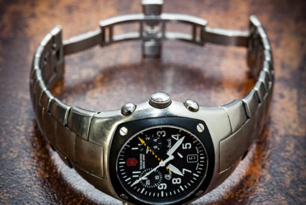 HOW TO – Replacement Watch Bands for Victorinox Swiss Army Hunter Watches