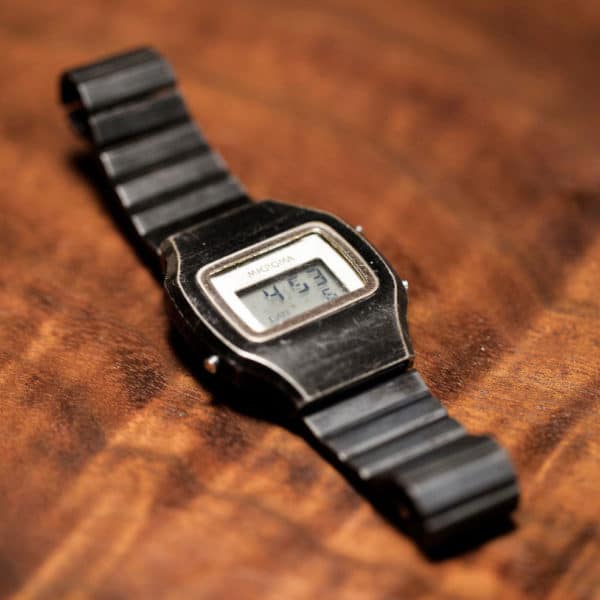 WATCHES IN CINEMA: Harrison Ford's Digital LCD Watch in the 1982 Blade ...