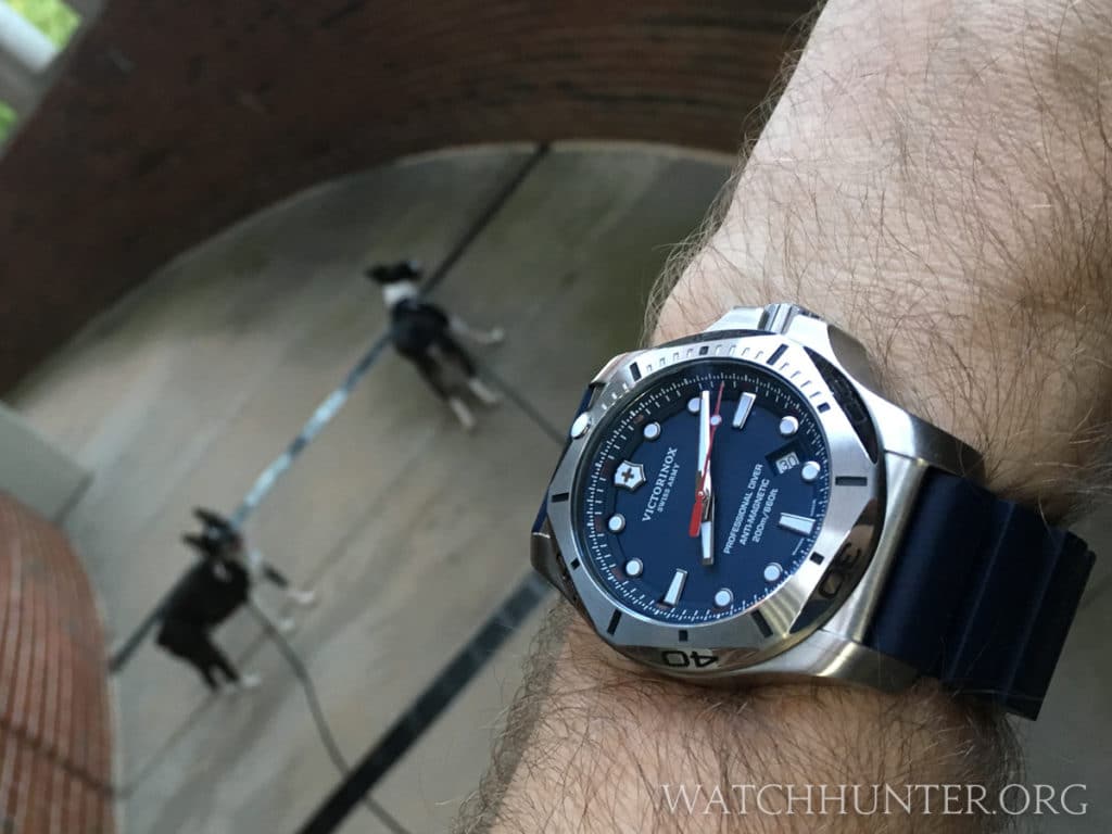 Victorinox Swiss Army I.N.O.X. Dive Watch has a bezel that can be a challenge to read