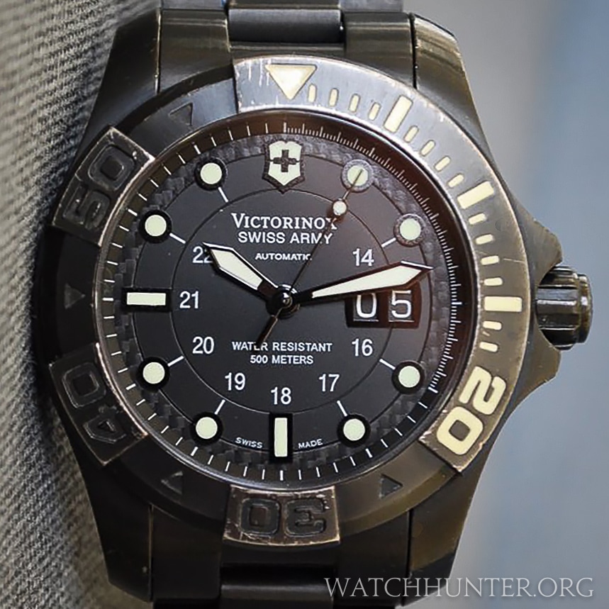 Victorinox Swiss Army Dive Master 500 LE dial details