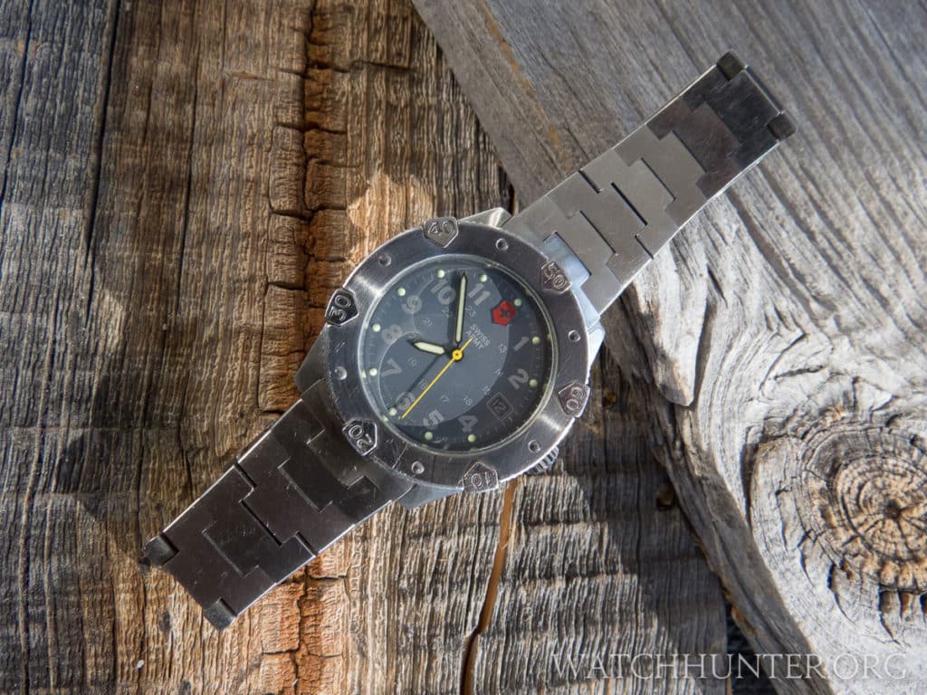 The Swiss Army Lancer 200 has a no-nonsense dial
