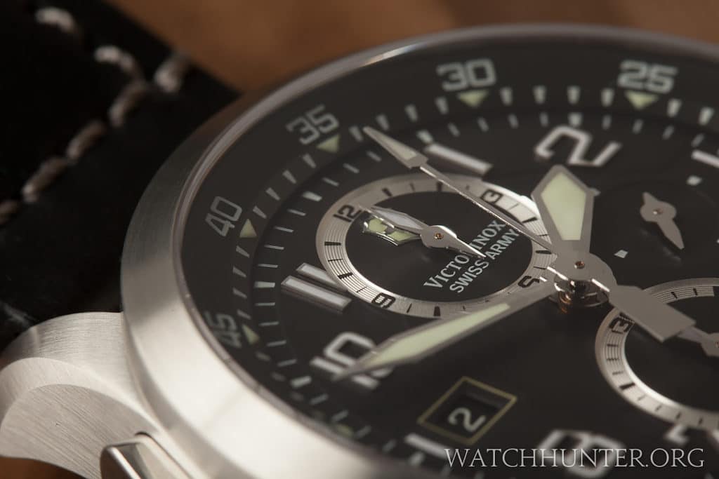 The inner bi-directional bezel can be seen at this angle