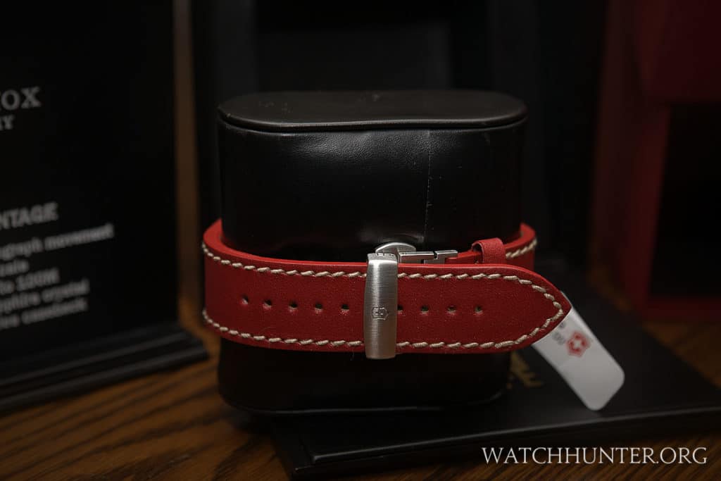 The leather band is color matched to the bright red dial. There is offwhite stitching. Photo: FrozenOtter