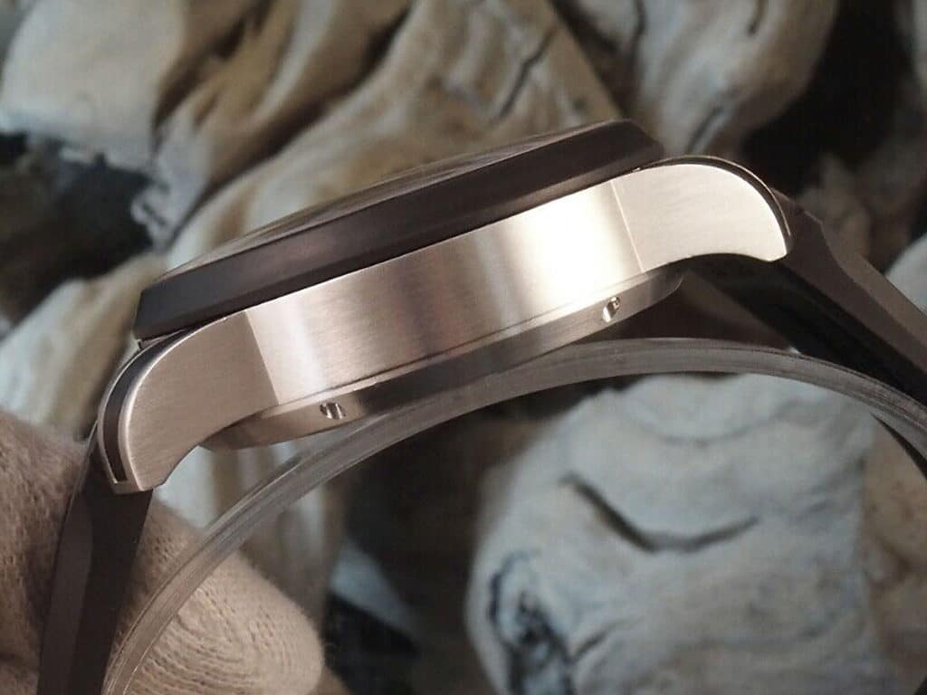 Finely brushed platinum flanks. Photo: Meyer Fine Jewelry