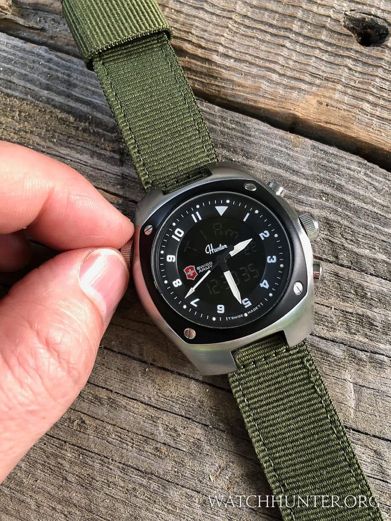 The bezel can be used as a GMT or timer