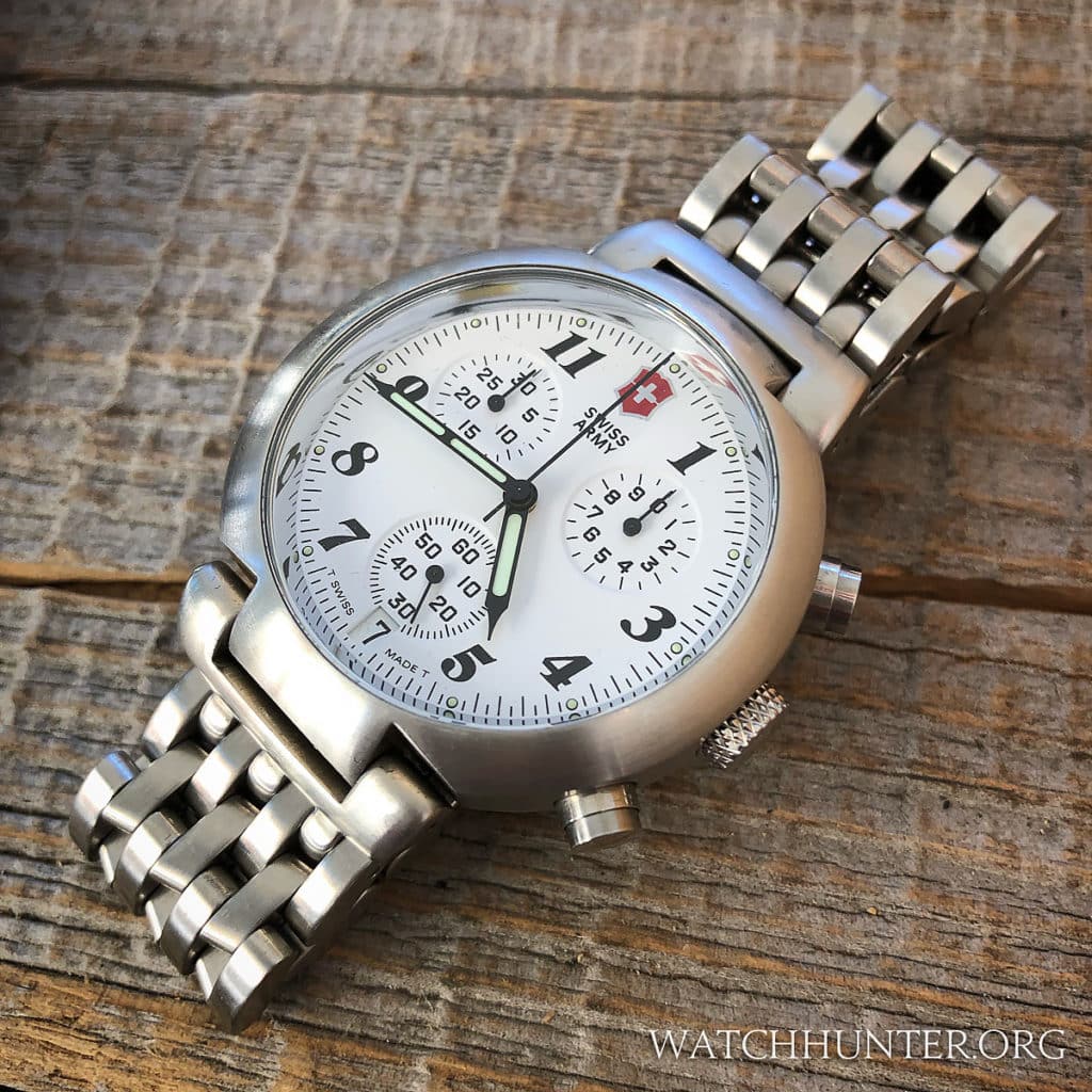 The inner case is polished on the white dial variant