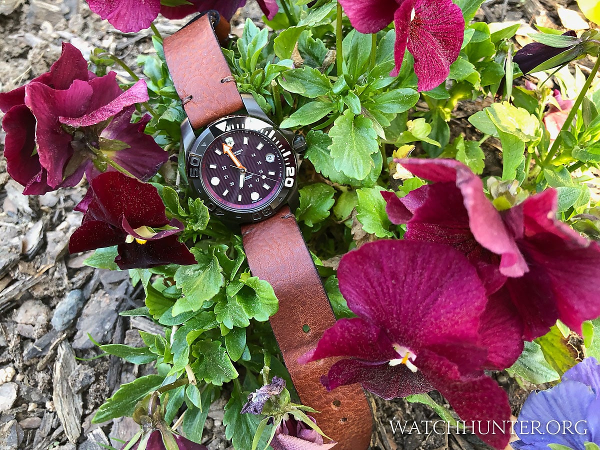 MEET THE WATCH Victorinox Swiss Army Dive Master 500 Midsize Purple Plum Watch Hunter Watch Reviews Photos and Articles