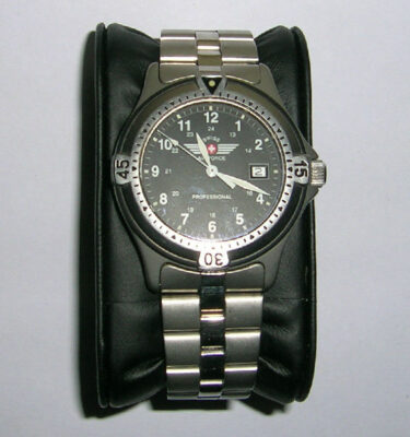 Victorinox Swiss Army – 34212 – SAF 9G-300, Black Dial, Bracelet