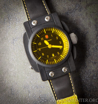 Victorinox Swiss Army – 35092 – Outdoor with Light, Yellow Crystal