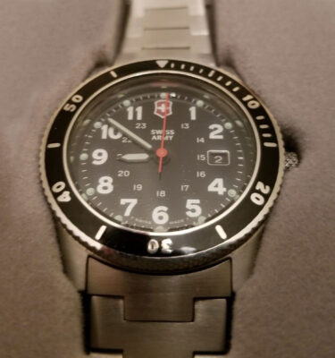 https://www.watchhunter.org/wp-content/uploads/watch-identifier/victorinox-swiss-army-L100-LG-BLACK-REDHAND.jpg