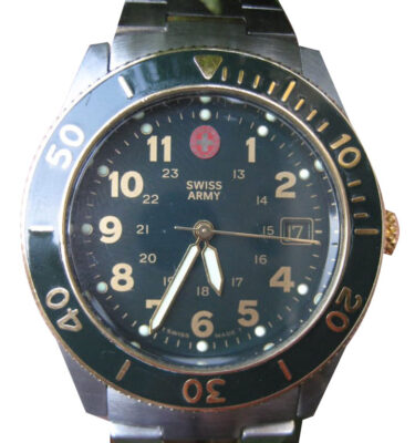 Victorinox Swiss Army – L100-TT-LG-GREEN – Lancer 100 Large Two-Tone, Green Dial, Bracelet