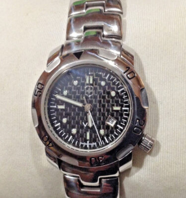 Victorinox Swiss Army – v7-21-carbon-fiber – V7-21X Sub Racer S, Carbon Fiber – Bracelet